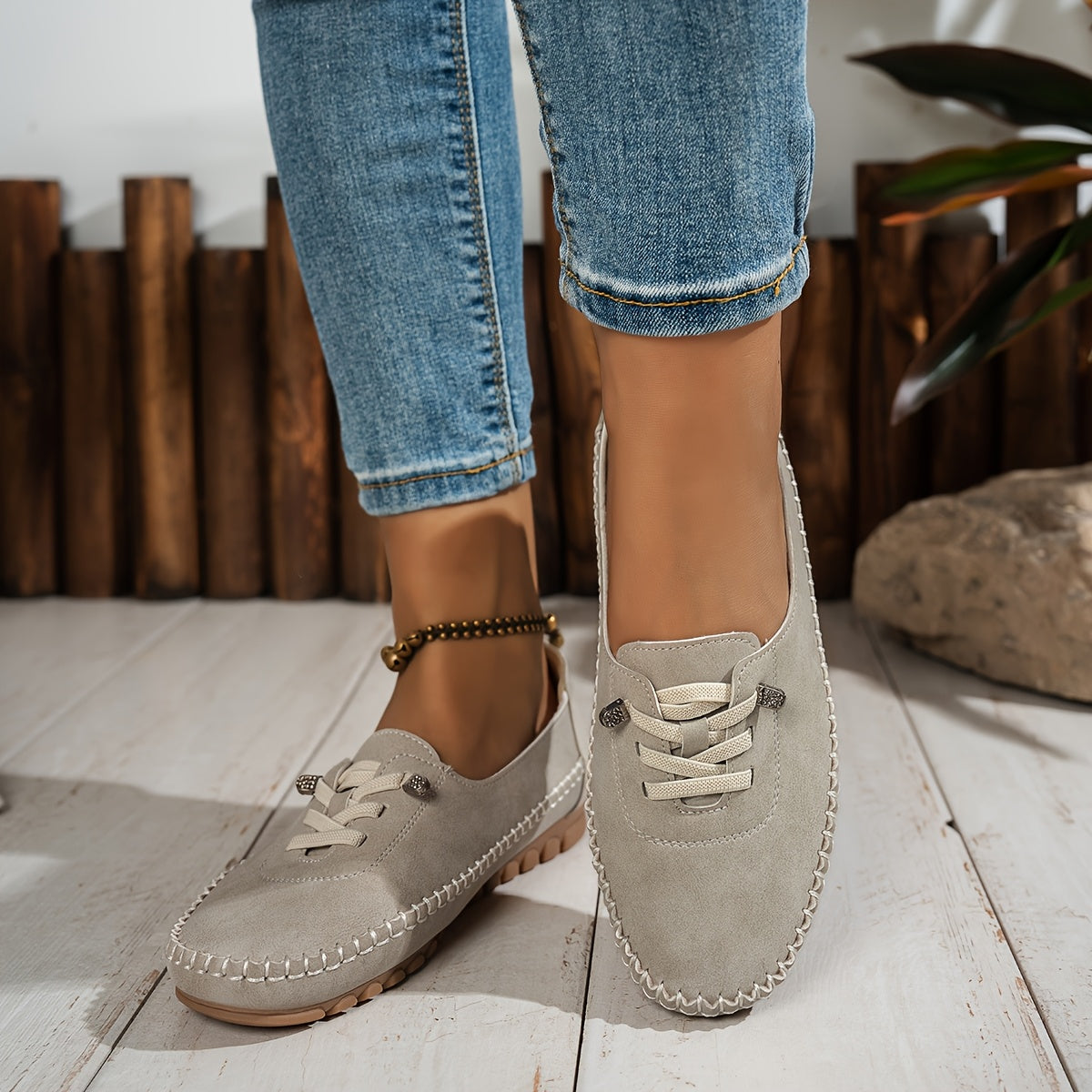 Women's Casual Lace-Up Walking Shoes