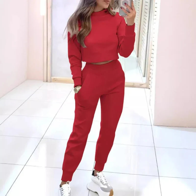 Ensemble d’intérieur pour femme composé d’un sweat-shirt court et d’un pantalon jogger