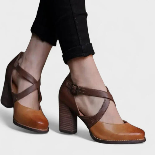 Chaussures à talon carré avec brides croisées