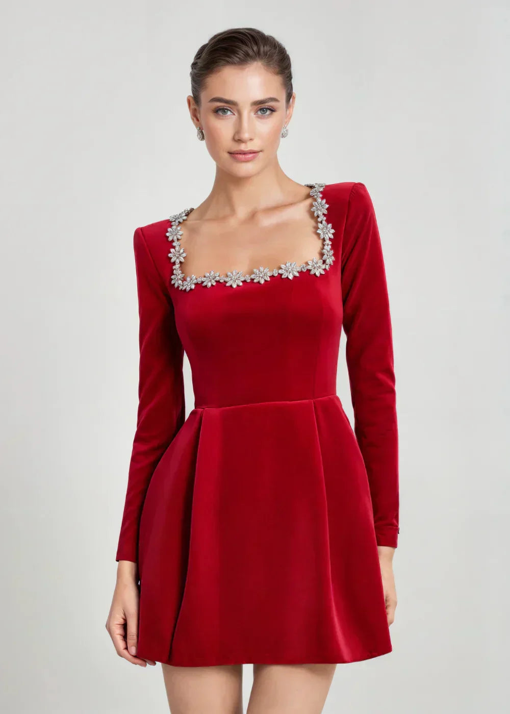 Mini-robe pour femme à manches longues, ornée, avec encolure carrée