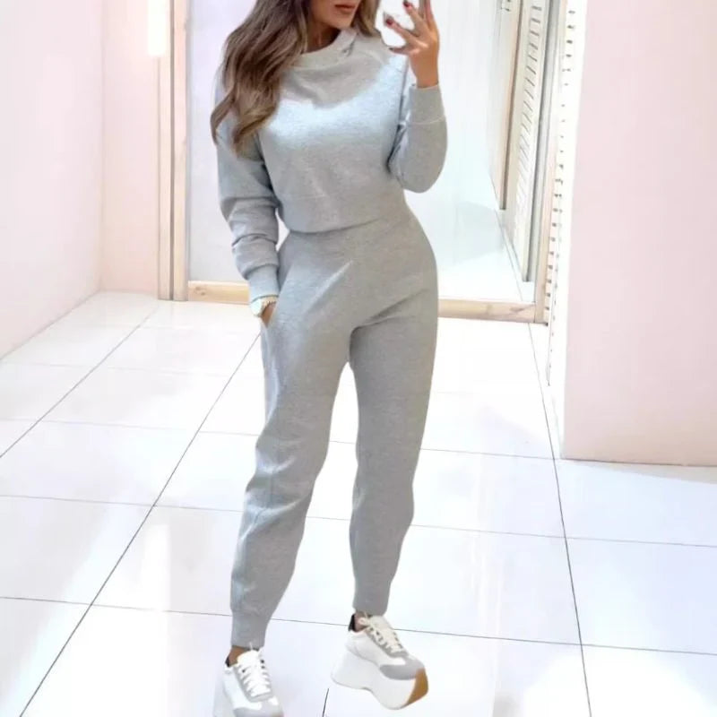 Ensemble d’intérieur pour femme composé d’un sweat-shirt court et d’un pantalon jogger