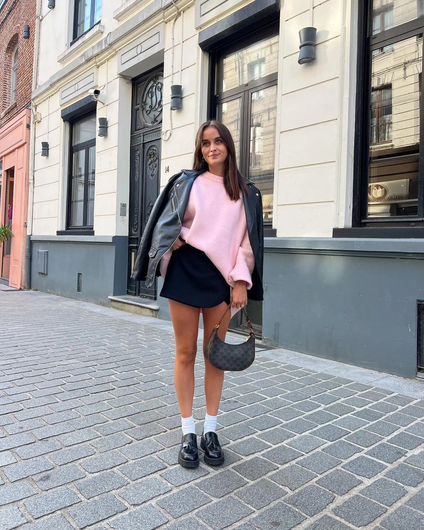 Damski oversize’owy sweter z dzianiny z okrągłym dekoltem