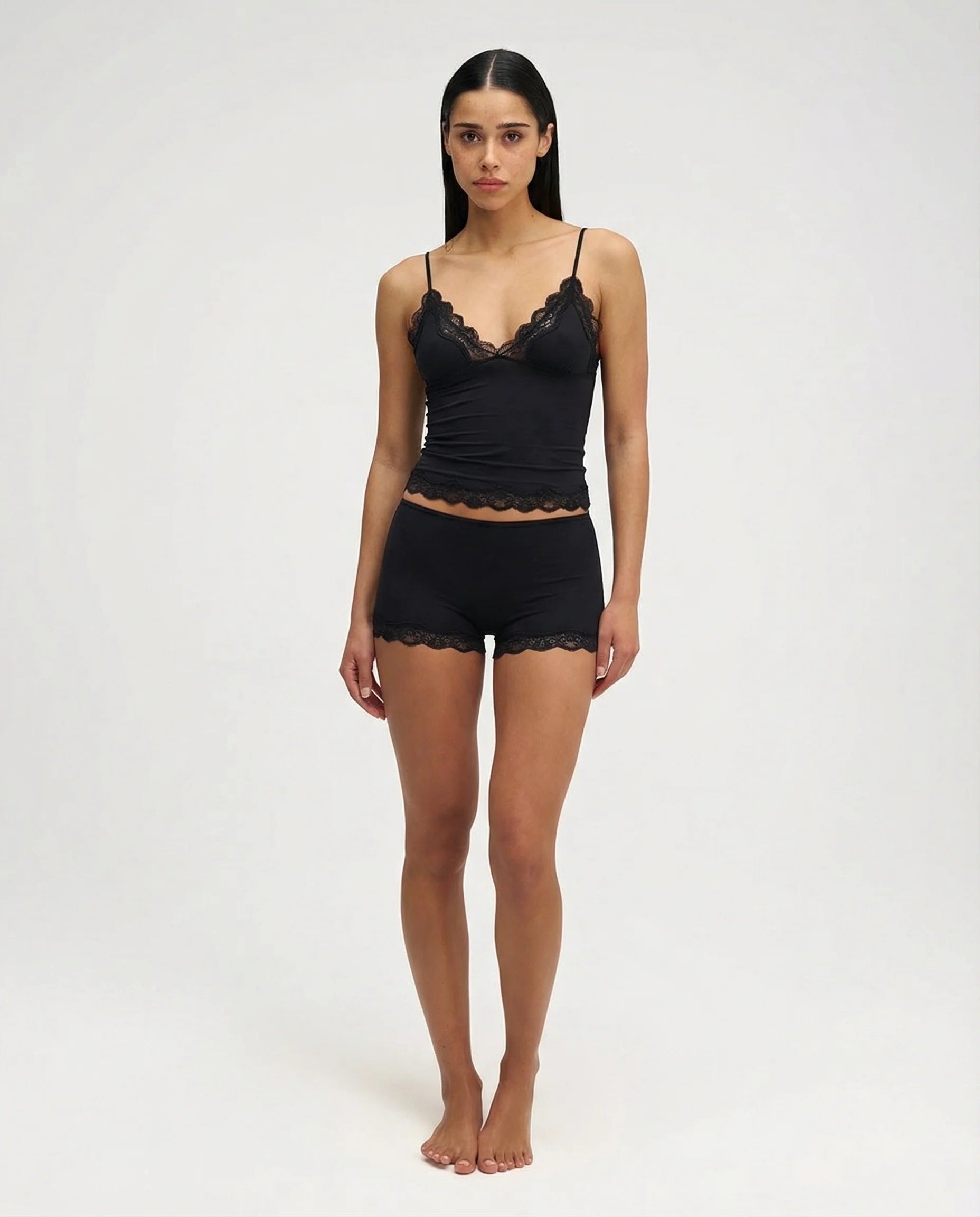 Ensemble pyjama femme avec caraco bordé de dentelle et short