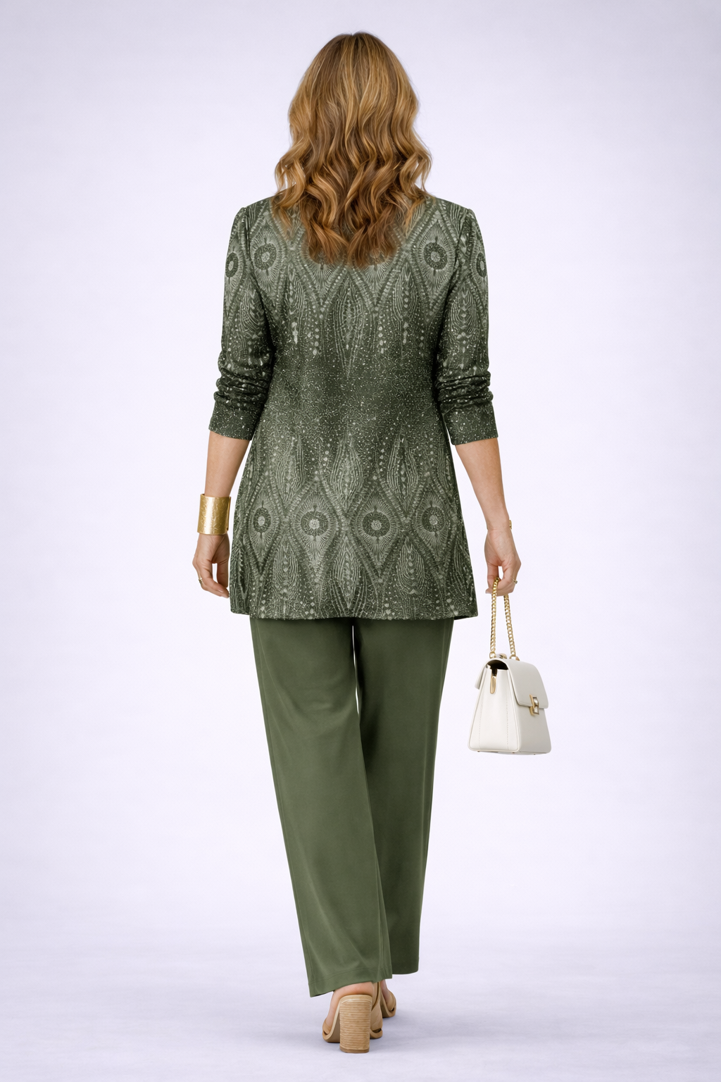 Ensemble trois pièces pour femme avec pantalon et veste longue