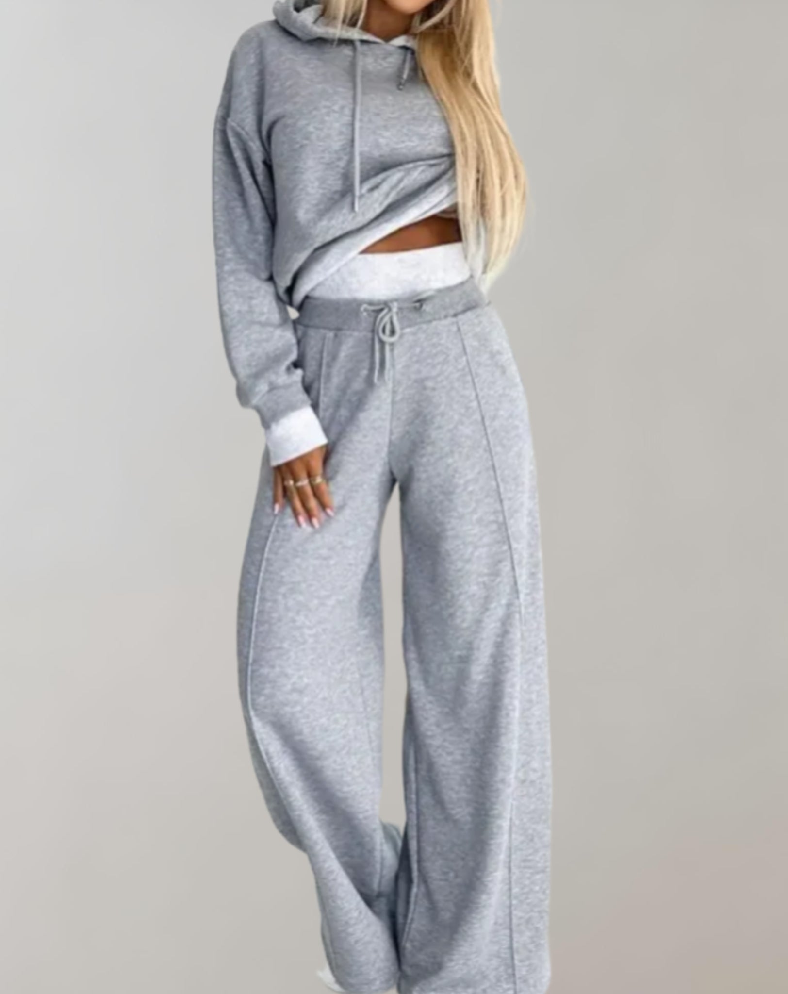 Ensemble d’intérieur pour femme composé d’un sweat à capuche court et d’un pantalon large