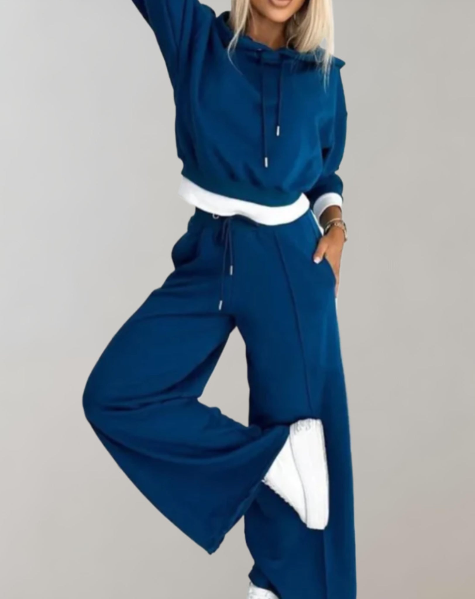 Ensemble d’intérieur pour femme composé d’un sweat à capuche court et d’un pantalon large