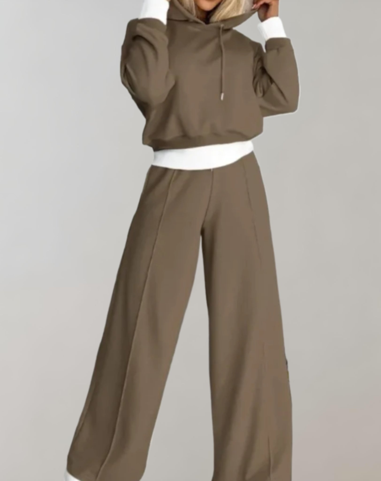 Ensemble d’intérieur pour femme composé d’un sweat à capuche court et d’un pantalon large