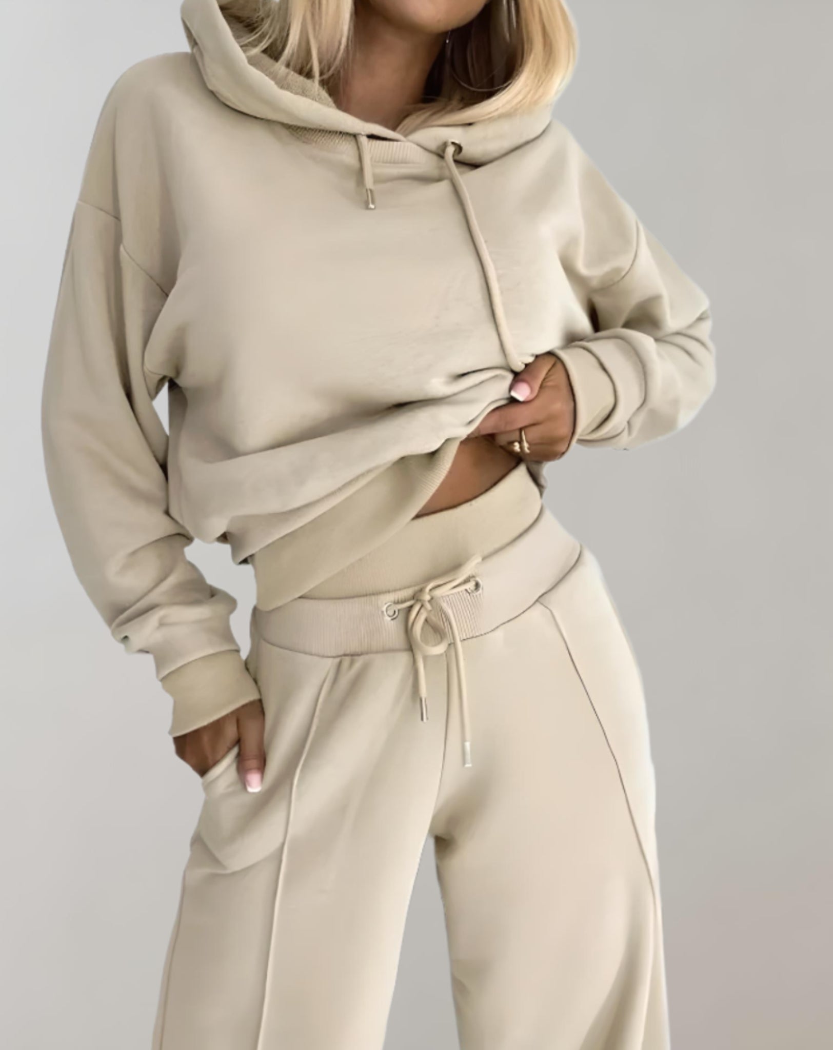 Ensemble d’intérieur pour femme composé d’un sweat à capuche court et d’un pantalon large