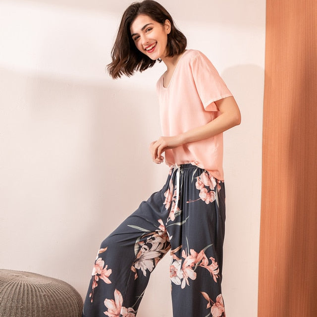 Ensemble pyjama fleuri pour femme avec haut à manches courtes
