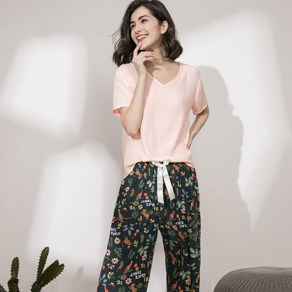 Ensemble pyjama fleuri pour femme avec haut à manches courtes