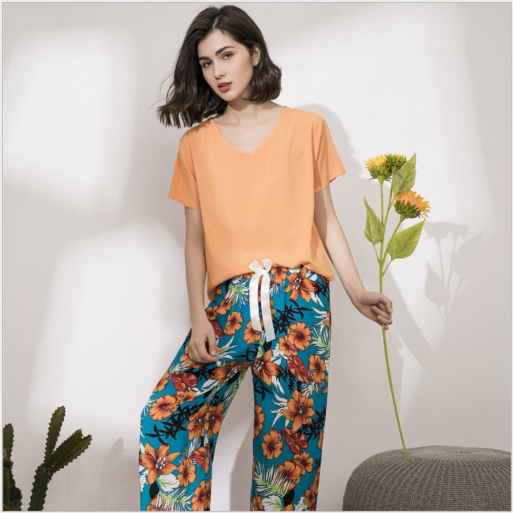 Ensemble pyjama fleuri pour femme avec haut à manches courtes
