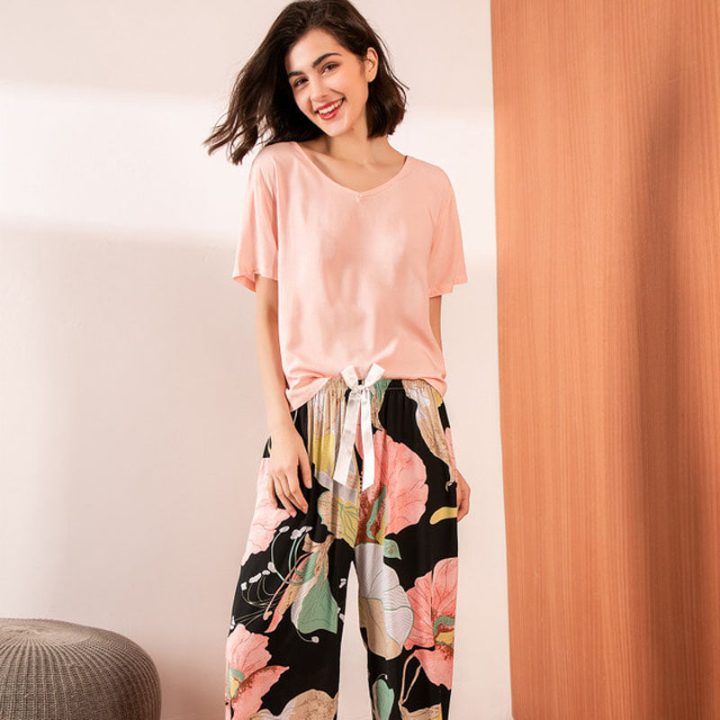 Ensemble pyjama fleuri pour femme avec haut à manches courtes