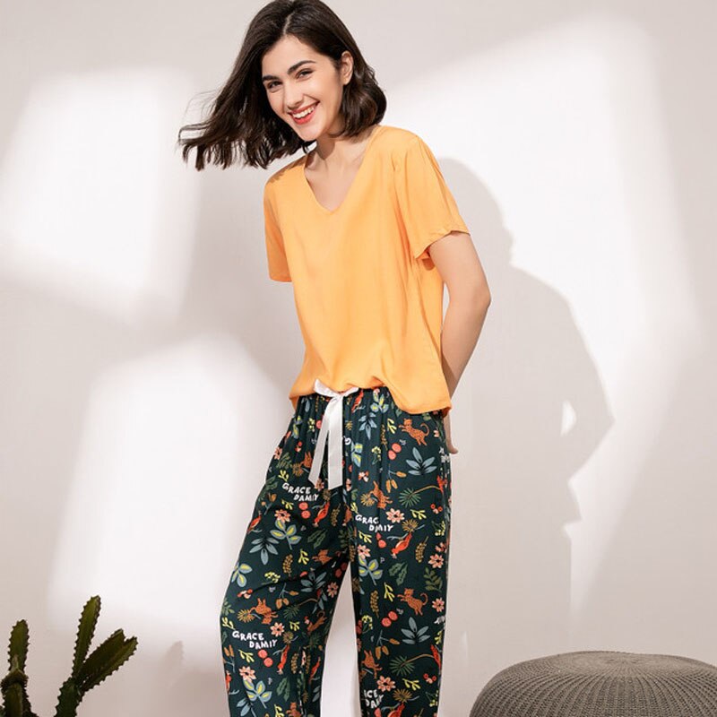 Ensemble pyjama fleuri pour femme avec haut à manches courtes