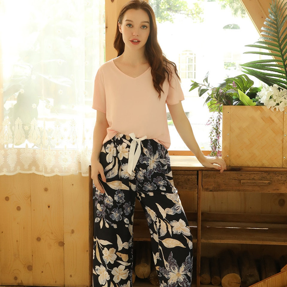 Ensemble pyjama fleuri pour femme avec haut à manches courtes