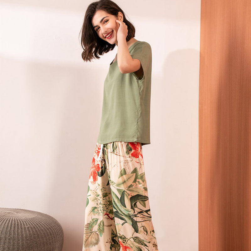 Ensemble pyjama fleuri pour femme avec haut à manches courtes