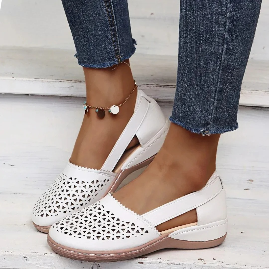 Chaussures plates respirantes et confortables à découpes pour femme