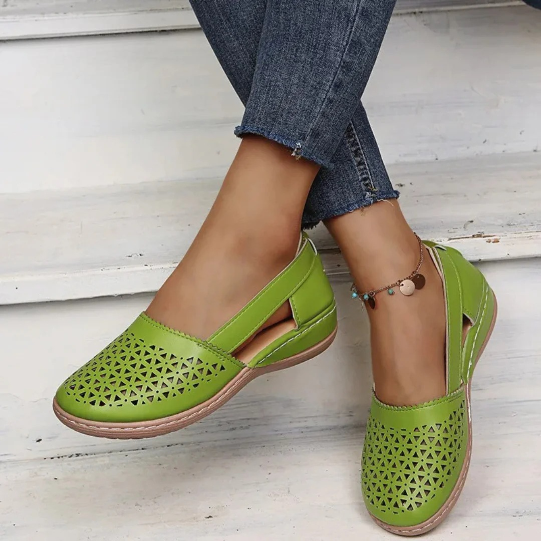 Chaussures plates respirantes et confortables à découpes pour femme