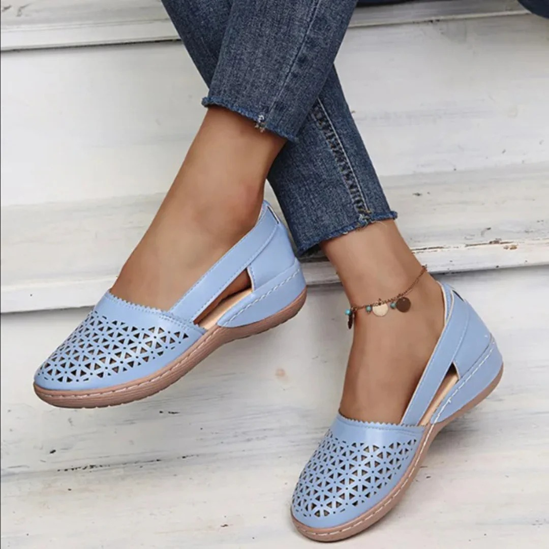 Chaussures plates respirantes et confortables à découpes pour femme