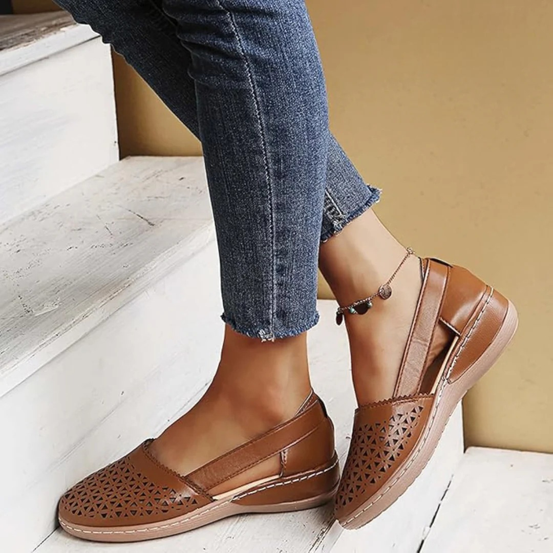 Chaussures plates respirantes et confortables à découpes pour femme