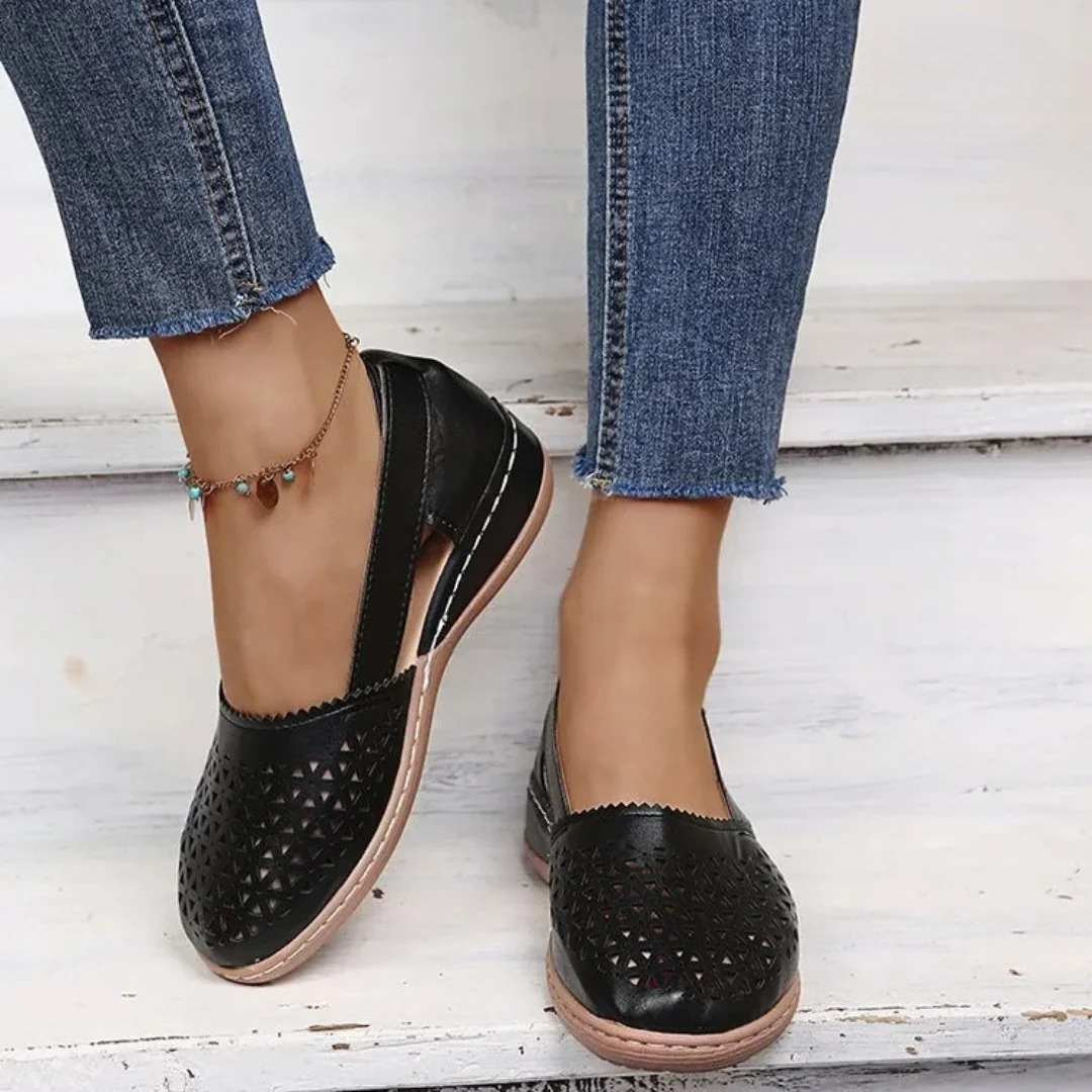 Chaussures plates respirantes et confortables à découpes pour femme