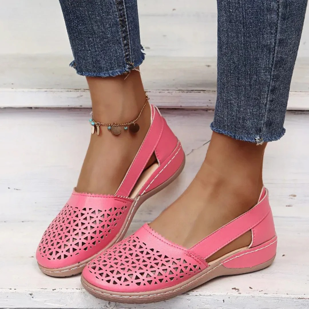 Chaussures plates respirantes et confortables à découpes pour femme