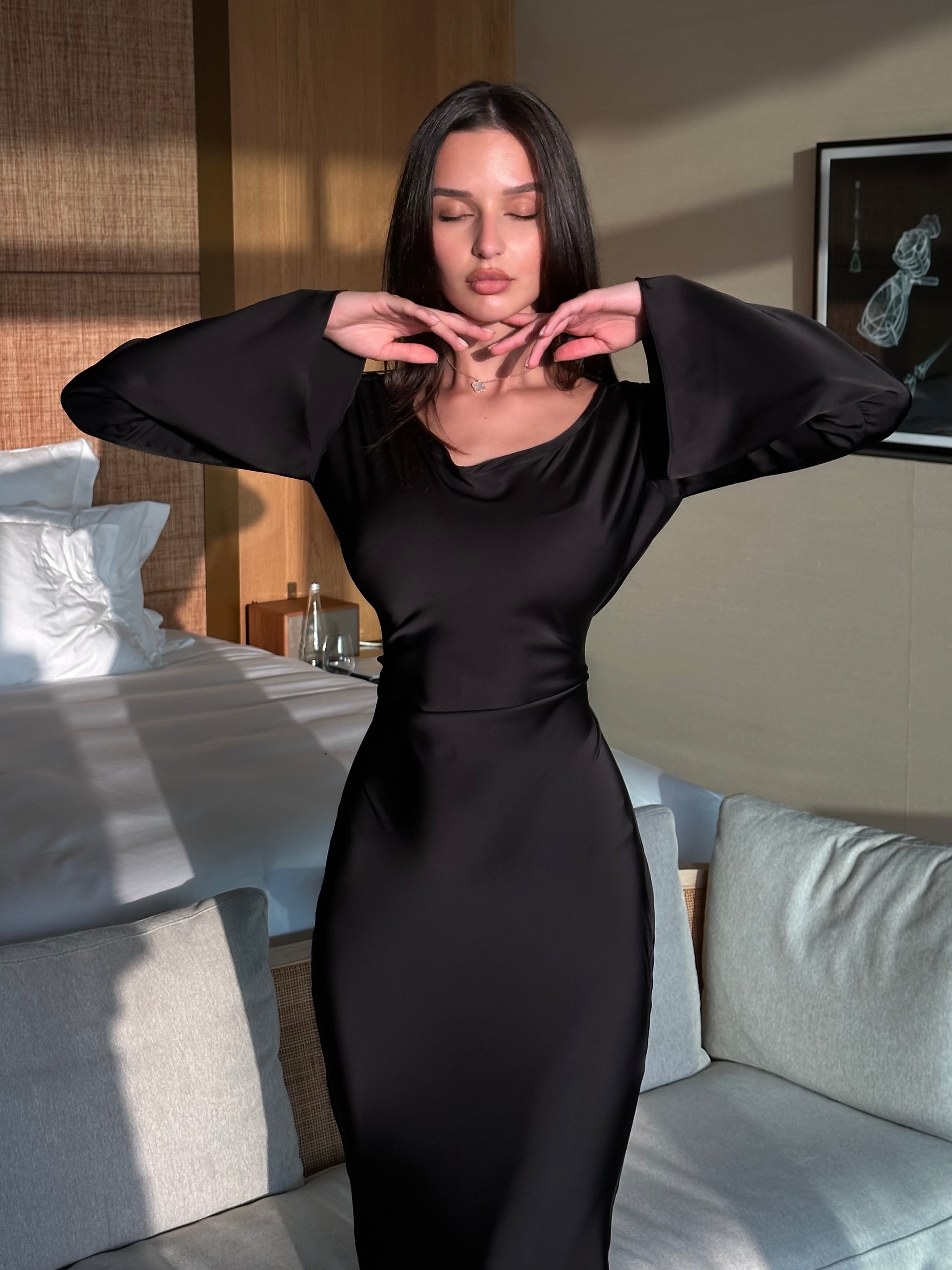 Robe longue à manches longues et encolure arrondie pour femme