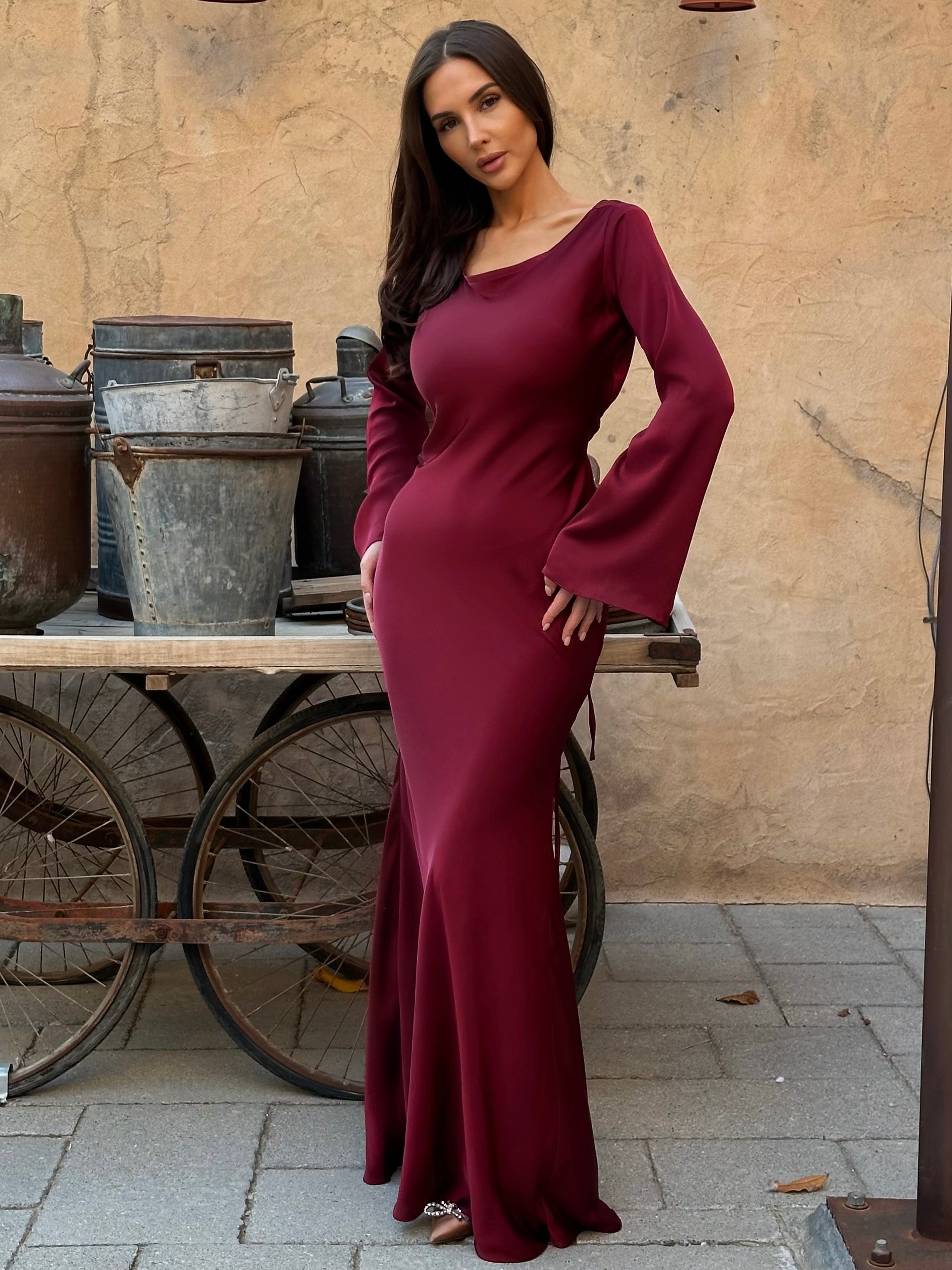 Robe longue à manches longues et encolure arrondie pour femme