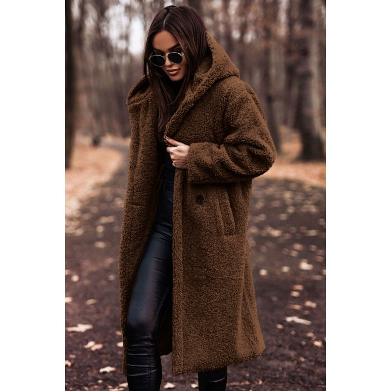Długi damski płaszcz teddy z oversize’owym kołnierzem