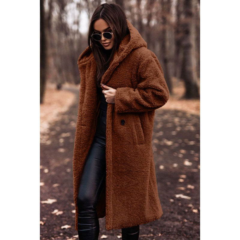 Długi damski płaszcz teddy z oversize’owym kołnierzem