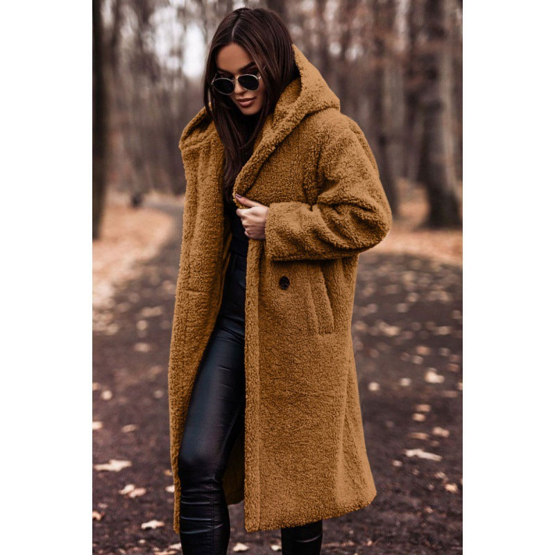 Długi damski płaszcz teddy z oversize’owym kołnierzem
