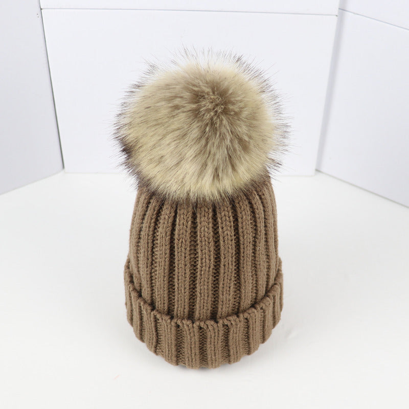 Damska prążkowana czapka beanie z pomponem ze sztucznego futra