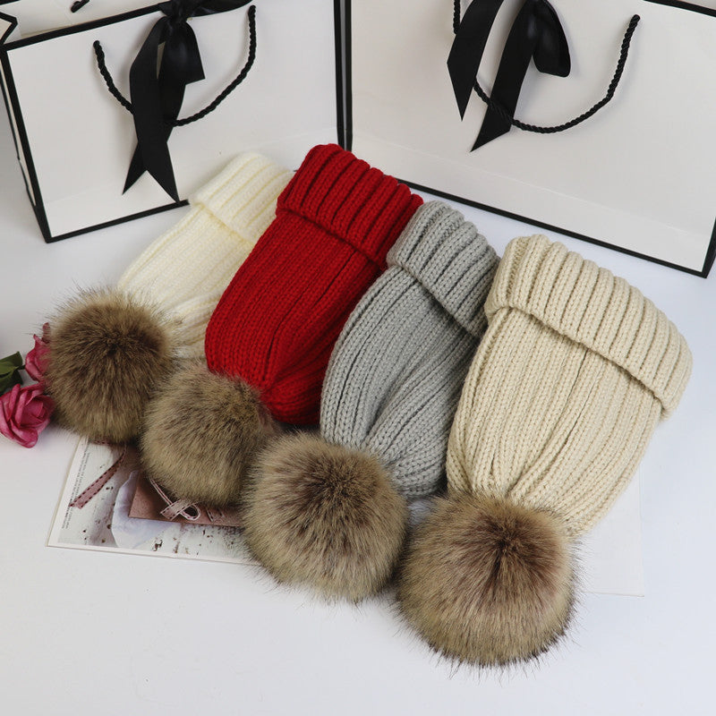 Damska prążkowana czapka beanie z pomponem ze sztucznego futra