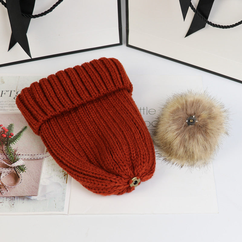 Damska prążkowana czapka beanie z pomponem ze sztucznego futra