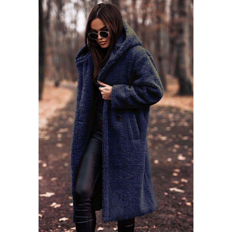 Długi damski płaszcz teddy z oversize’owym kołnierzem