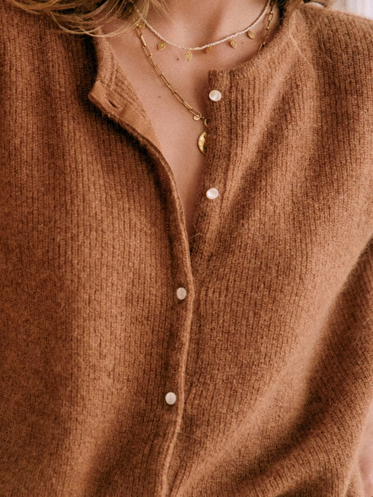 Cardigan doux en maille boutonné sur le devant pour femme