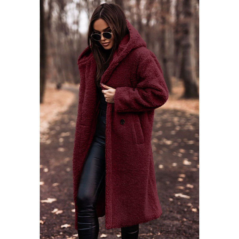 Długi damski płaszcz teddy z oversize’owym kołnierzem