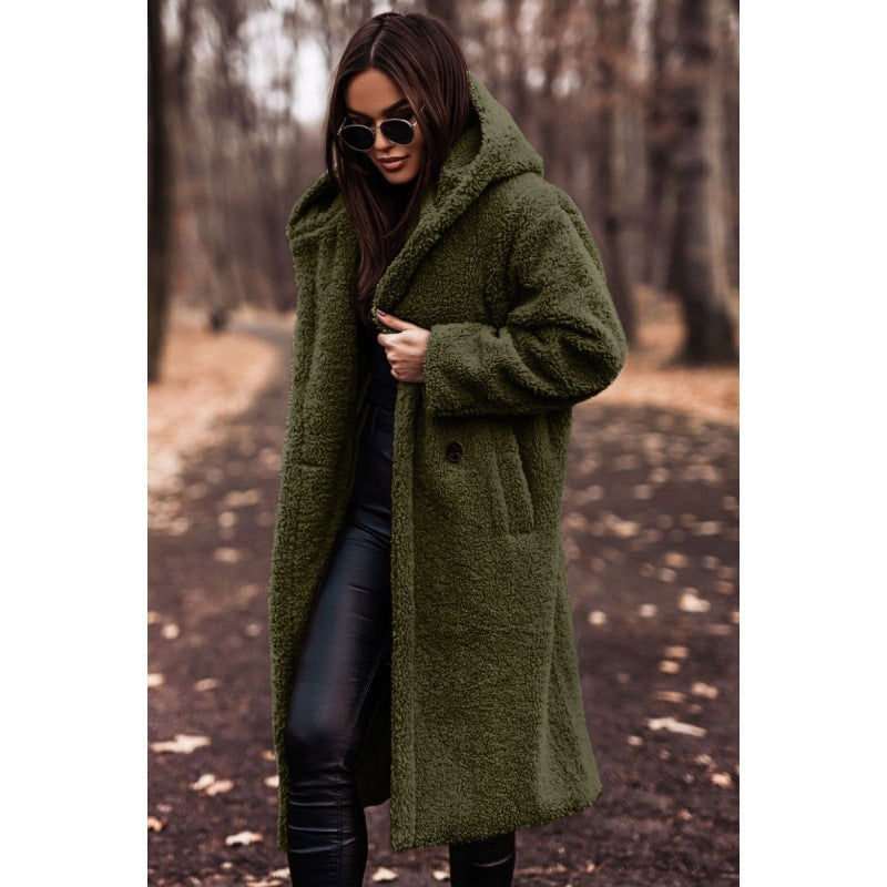 Długi damski płaszcz teddy z oversize’owym kołnierzem