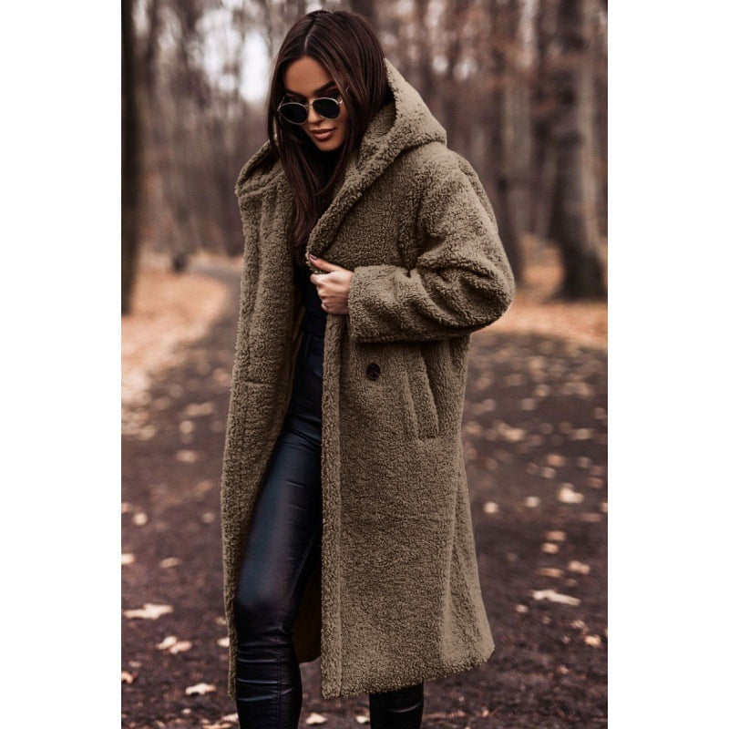 Długi damski płaszcz teddy z oversize’owym kołnierzem