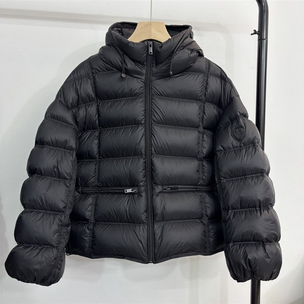 Women’s Hooded Puffer Jacket with Zip Pockets