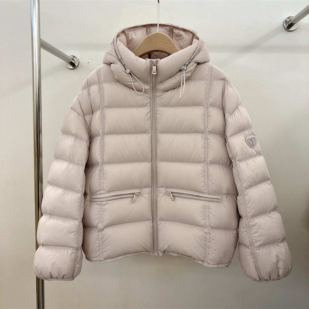 Women’s Hooded Puffer Jacket with Zip Pockets