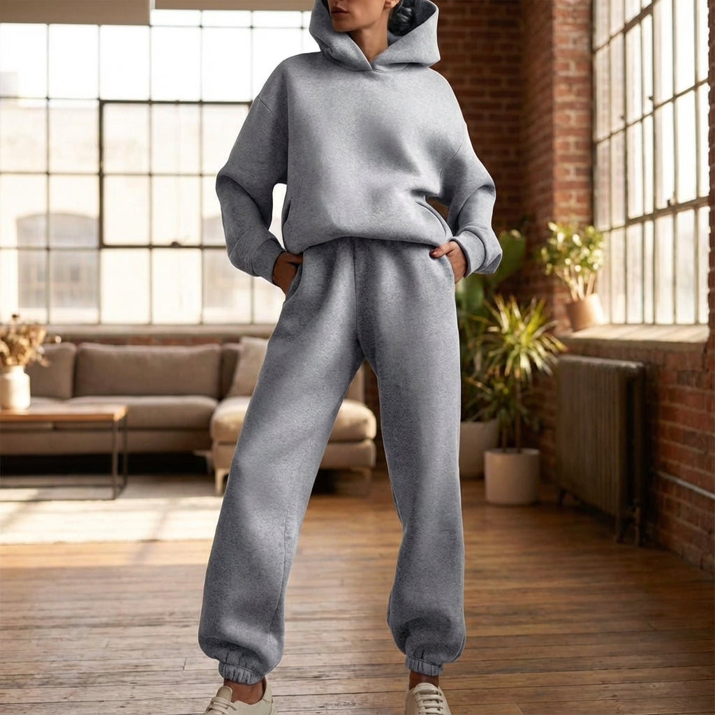 Ensemble femme avec sweat à capuche oversize et joggers