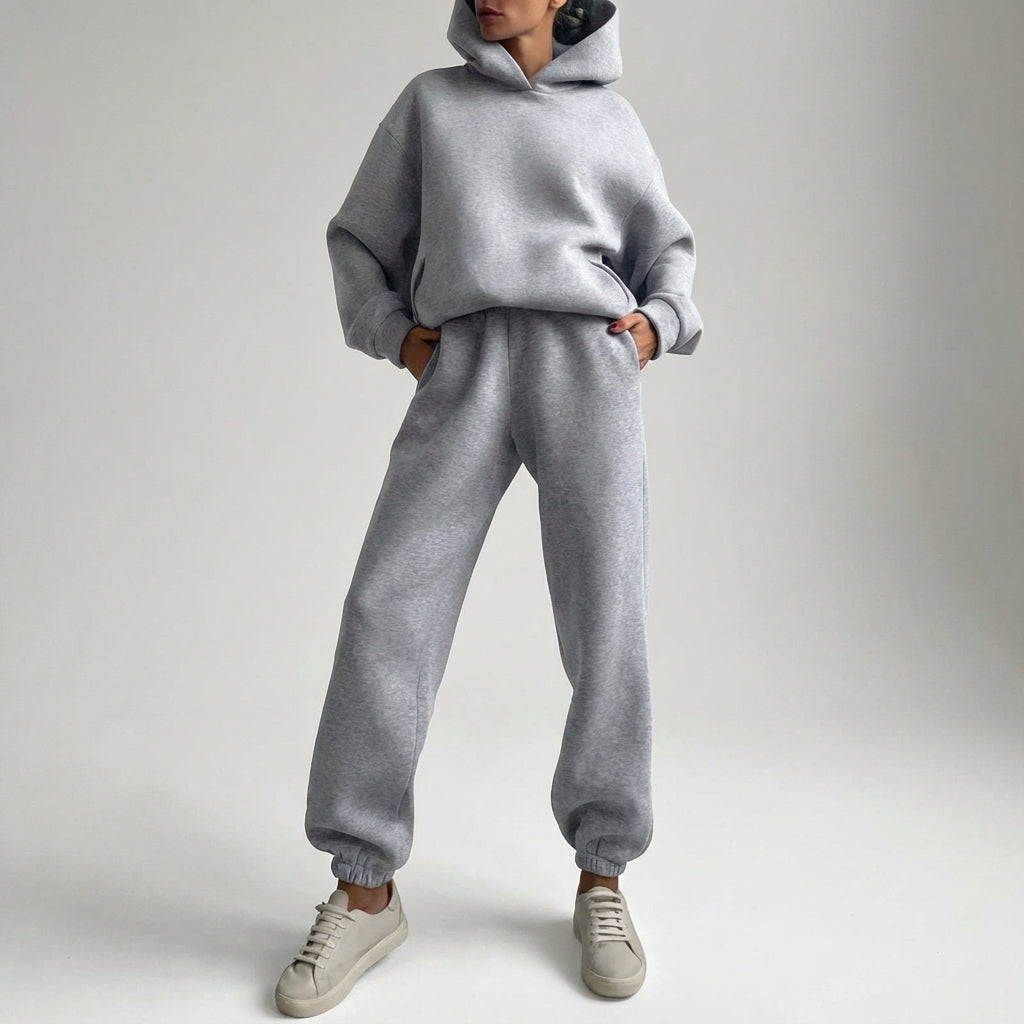 Ensemble femme avec sweat à capuche oversize et joggers