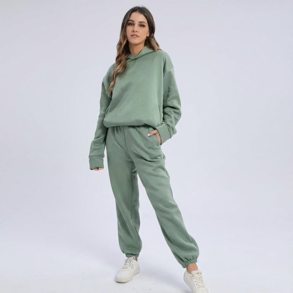 Ensemble femme avec sweat à capuche oversize et joggers