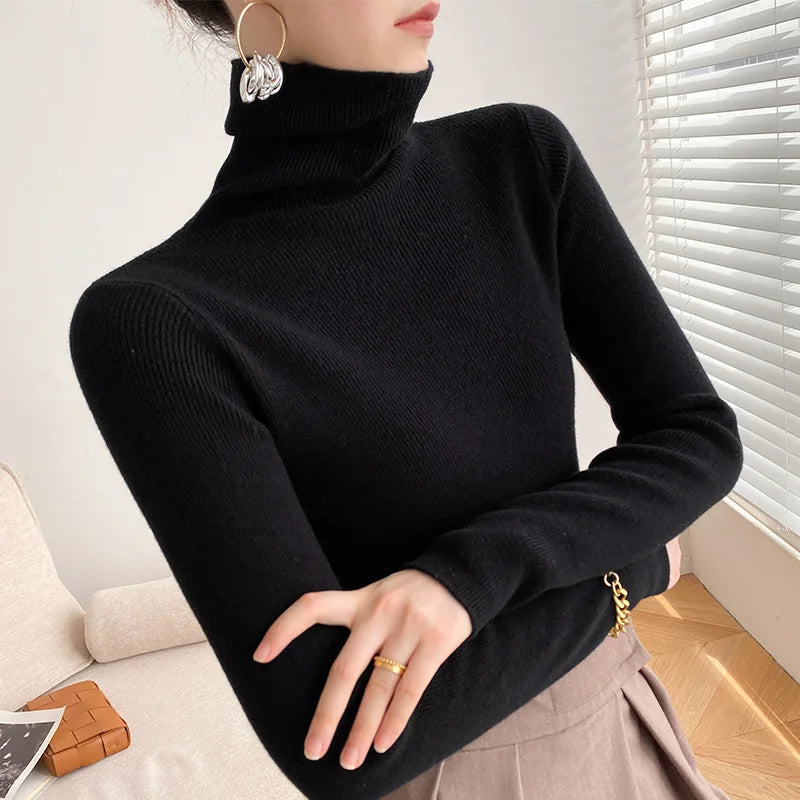 Damski cienki sweter z golfem