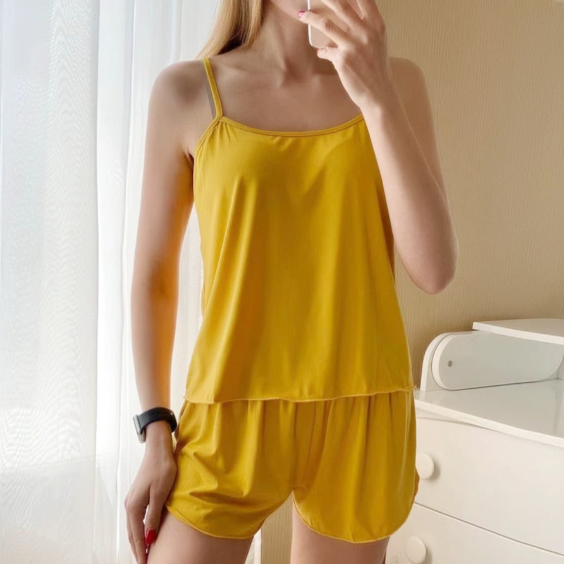Ensemble pyjama femme en satin avec caraco et short