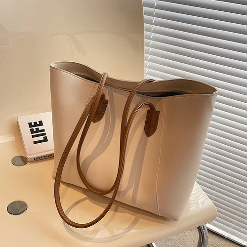Sac cabas en cuir avec surpiqûres contrastantes