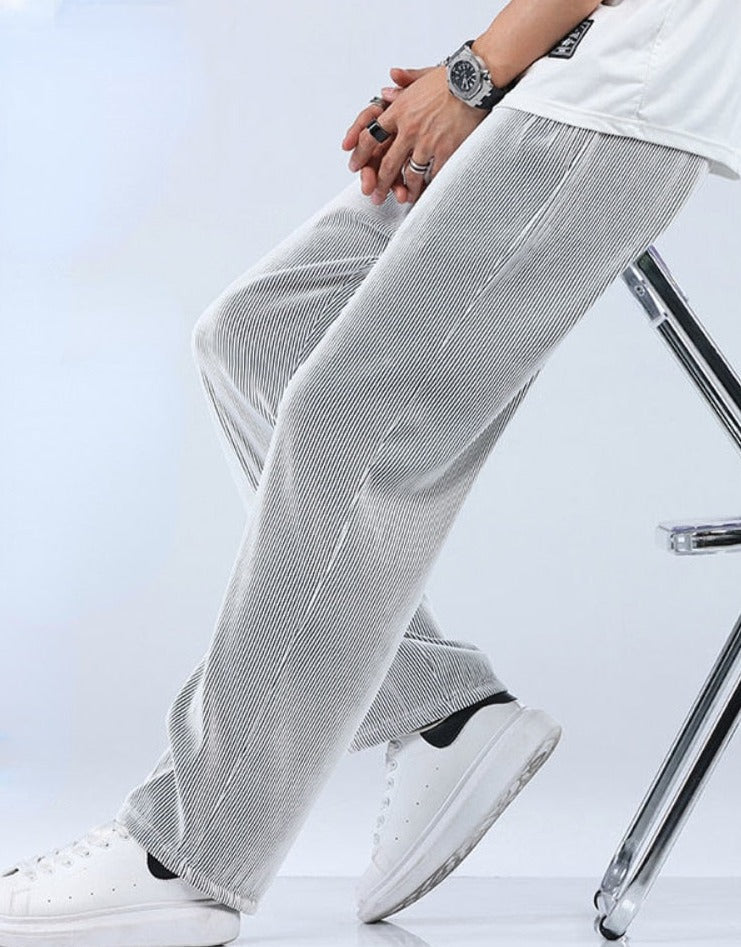 Men’s Pleated Wide-Leg Trousers