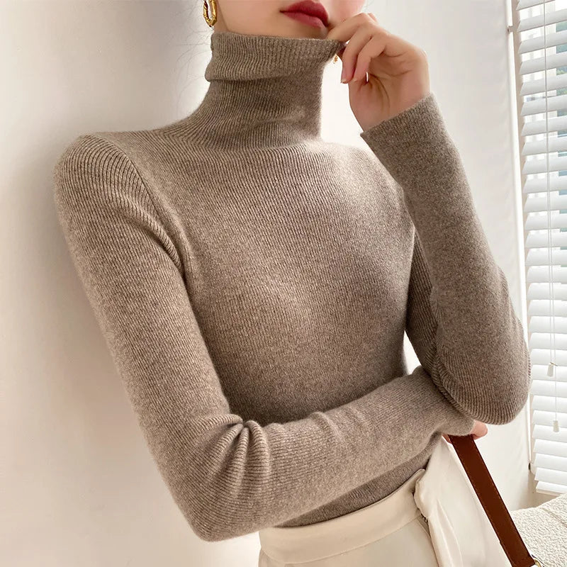 Damski cienki sweter z golfem