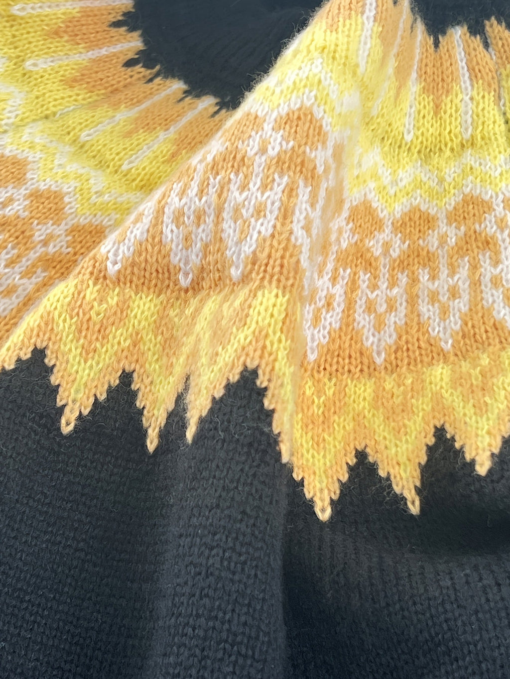 Damski gruby sweter | Okrągły dekolt i nordycki wzór