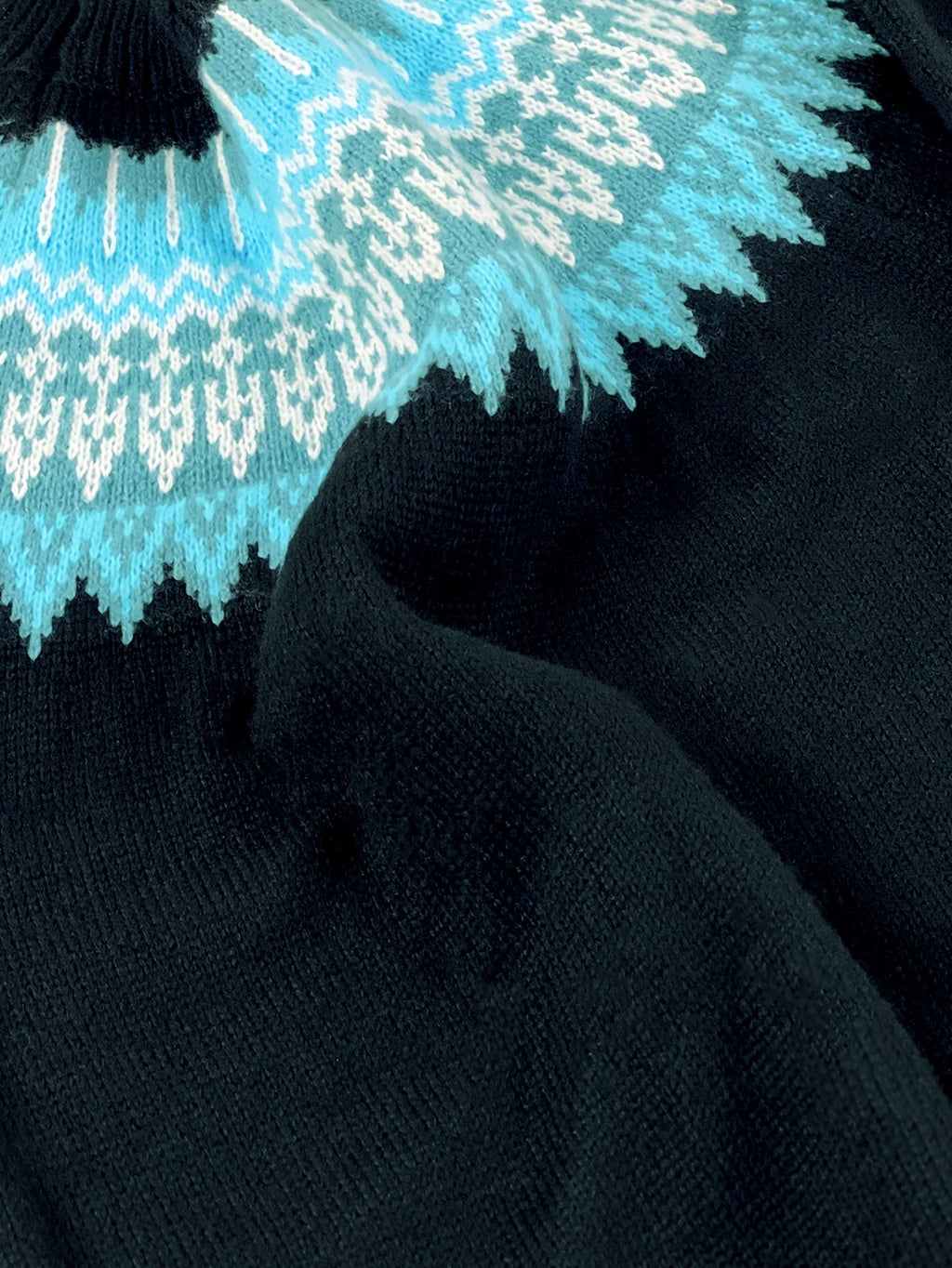 Damski gruby sweter | Okrągły dekolt i nordycki wzór